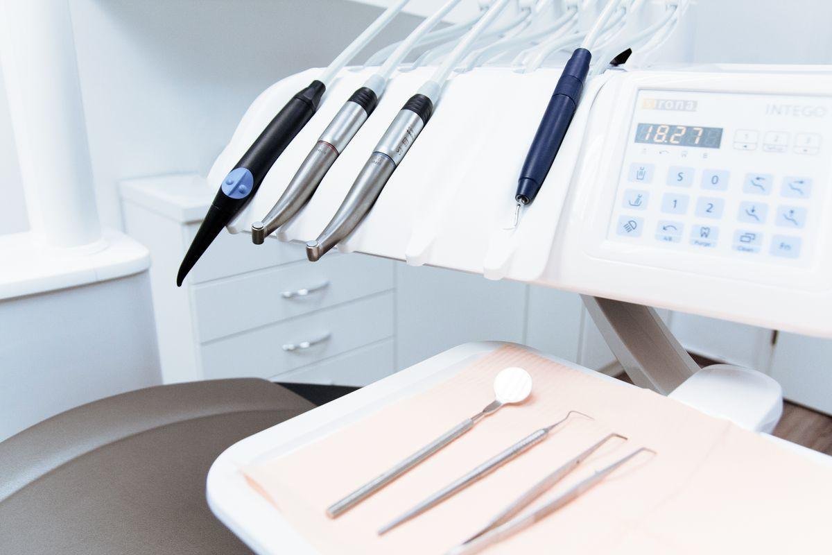 Tooth replacement options at a Woodbridge dental clinic